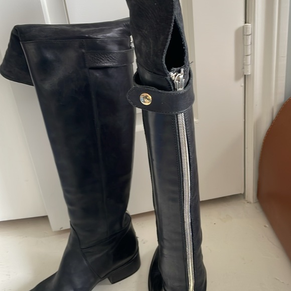 Selling well loved over the knee flat leather boots, Italian made - Picture 4 of 12